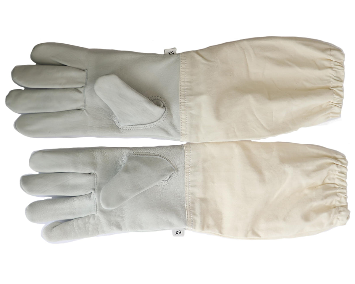 FOREST BEEKEEPING SUPPLY heat-resistant feature supports campfire tasks and outdoor work.
