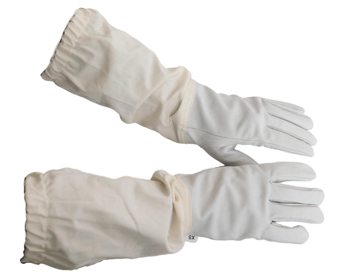 FOREST BEEKEEPING SUPPLY reinforced wing thumb design improves grip while handling frames.