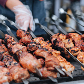 FOWUTAS skewers with V-shaped end ease of food piercing and loading.