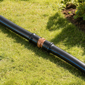 FoxRose UV-resistant plastic construction emphasizes long-lasting performance in sun and heat.