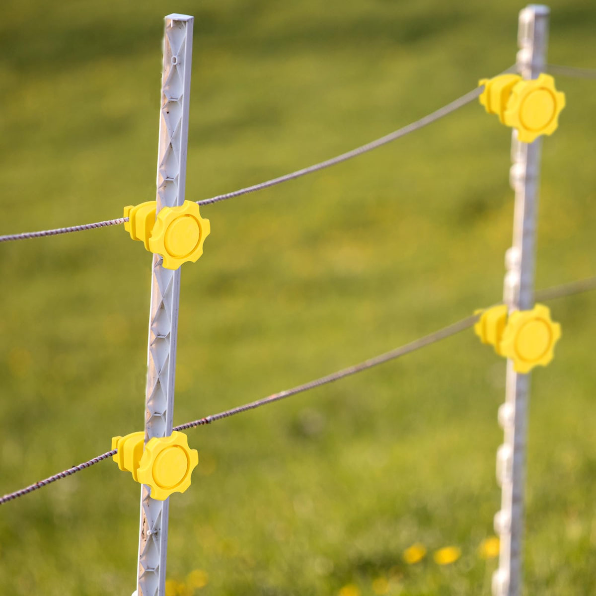 Frienda farm fence insulator supports garden barriers and livestock containment