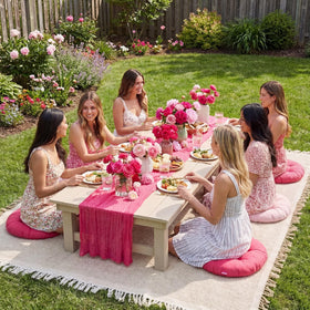 Frienda machine-washable blanket for quick cleaning after outdoor use.