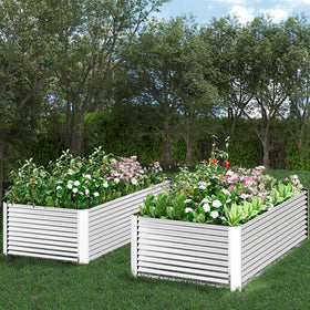 FRIZIONE two-piece bed in use demonstrates flexible garden layout.