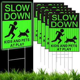 Fumete slow-down signs green double-sided front view with high visibility