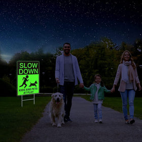Fumete yard play sign installed in garden for alerts