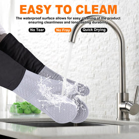 FunSiltasy food-grade BPA-free mitts ensure safe direct contact with hot dishes.
