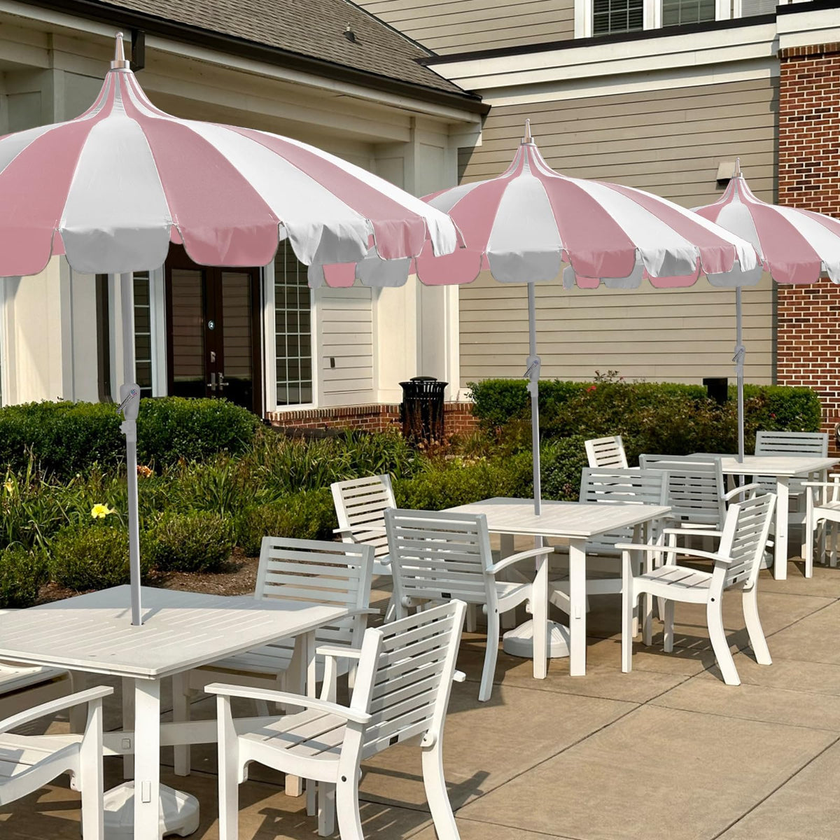 Funsite heavy-duty pole and ribs ensure stable shade in breezy conditions.