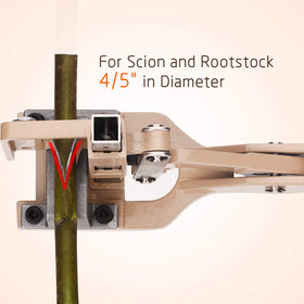 Close-up of Funteck SK5 blade highlighting sharp, durable cutting edge for precise cuts.