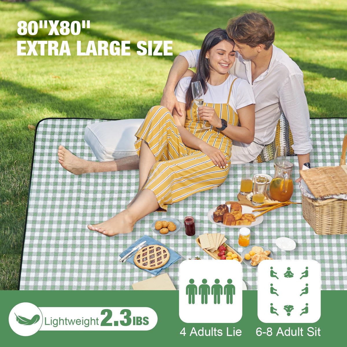 G GOOD GAIN picnic blanket accommodates 6-8 people on a large surface.