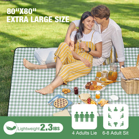 G GOOD GAIN picnic blanket accommodates 6-8 people on a large surface.