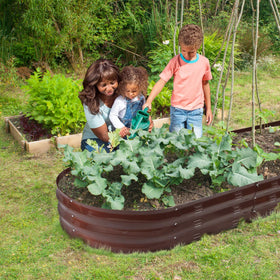 GADI outdoor garden bed fits patios and backyards for versatile plantings