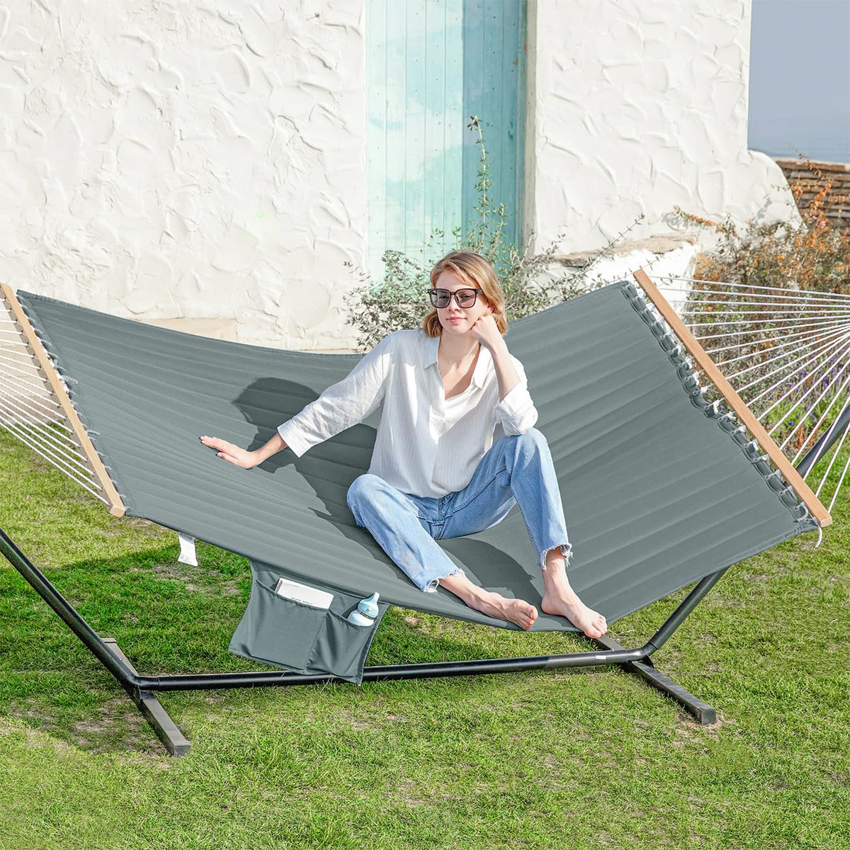GAFETE heavy-duty steel stand offers sturdy support for two loungers.