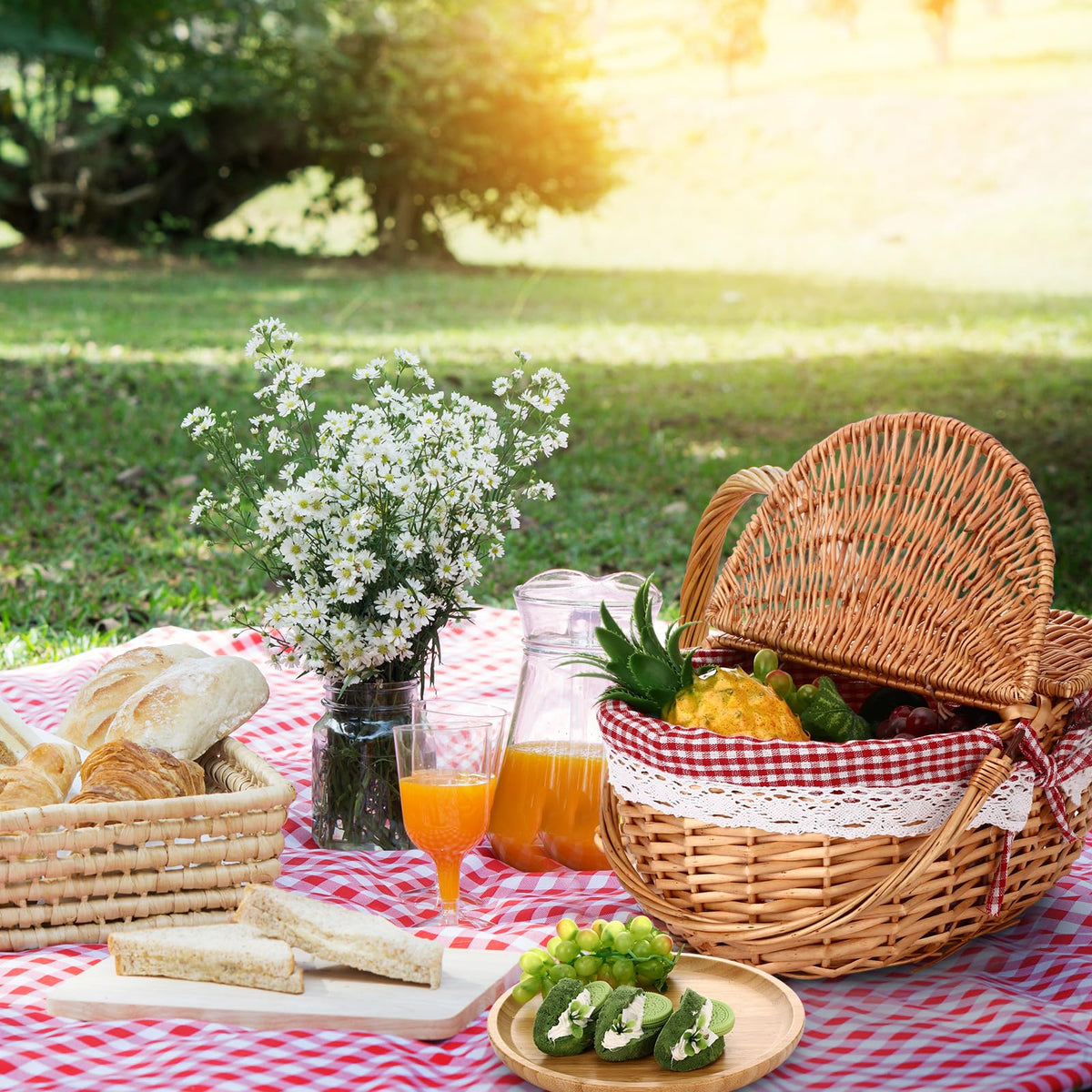 Gandeer red picnic basket ready for gatherings and family outings.
