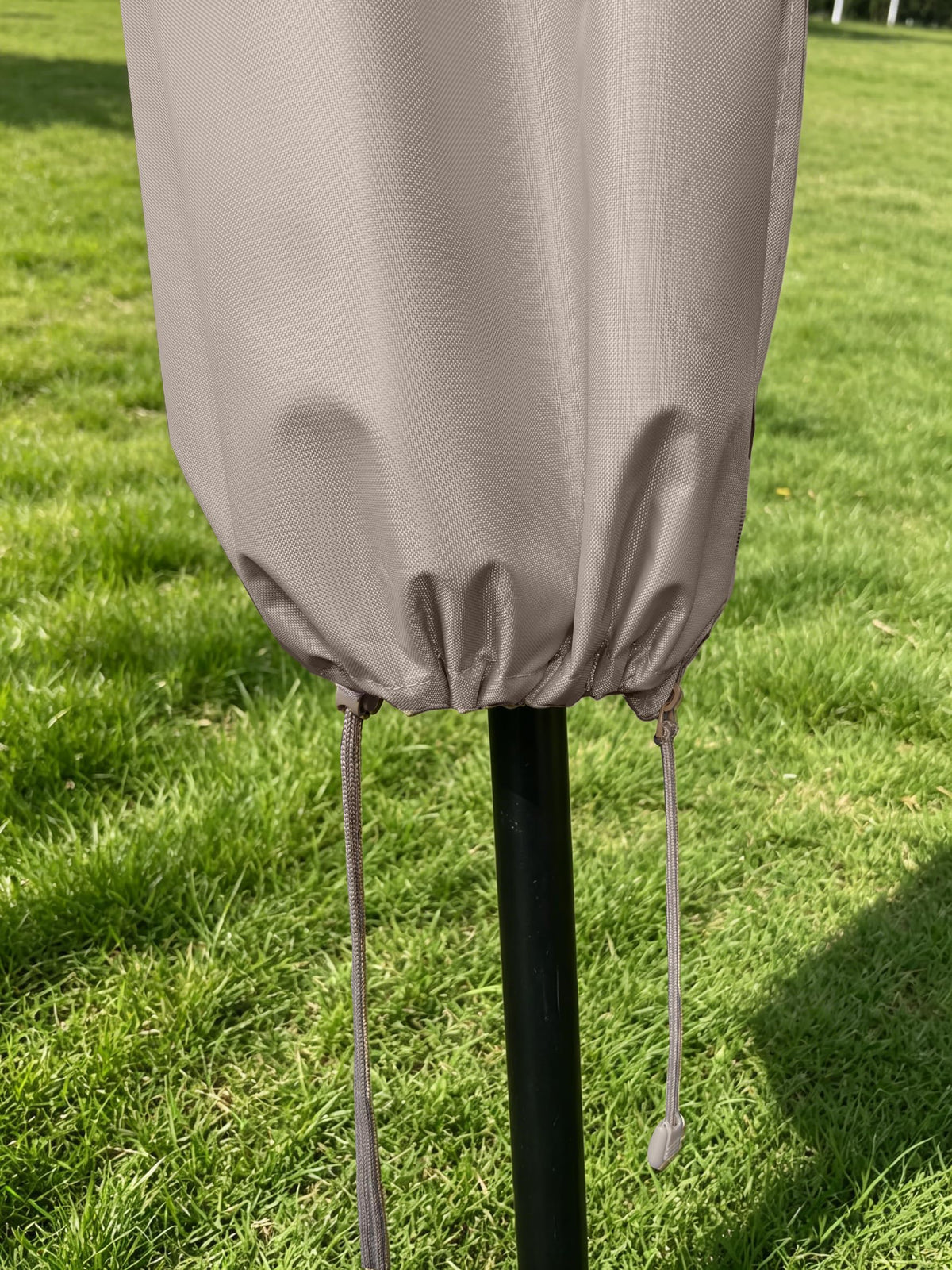 Garden Balsam easy-fit cover demonstrates quick, tool-free installation