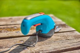 Gardena Grass Shears blade detail shows precision-ground non-stick blades