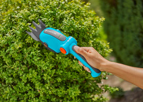 Gardena Grass Shears compact storage for easy garden tool organization