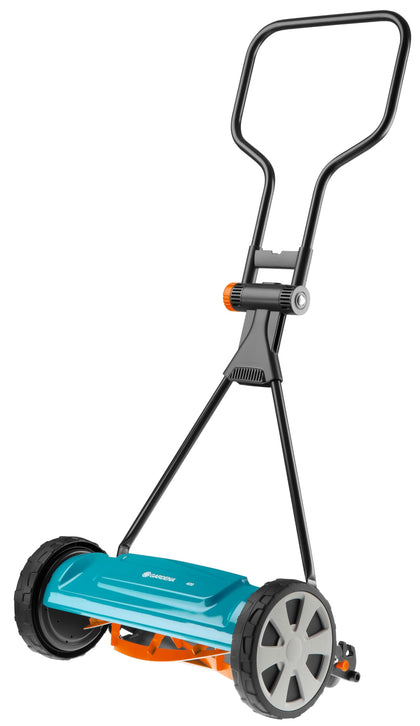 Gardena Classic 16-inch reel mower front view, quiet operation.