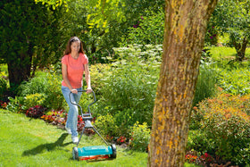 Gardena Classic mower wheel and height adjustment lever in action.