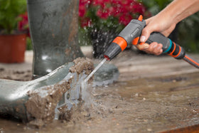 Gardena nozzle featuring lock trigger for continuous water flow