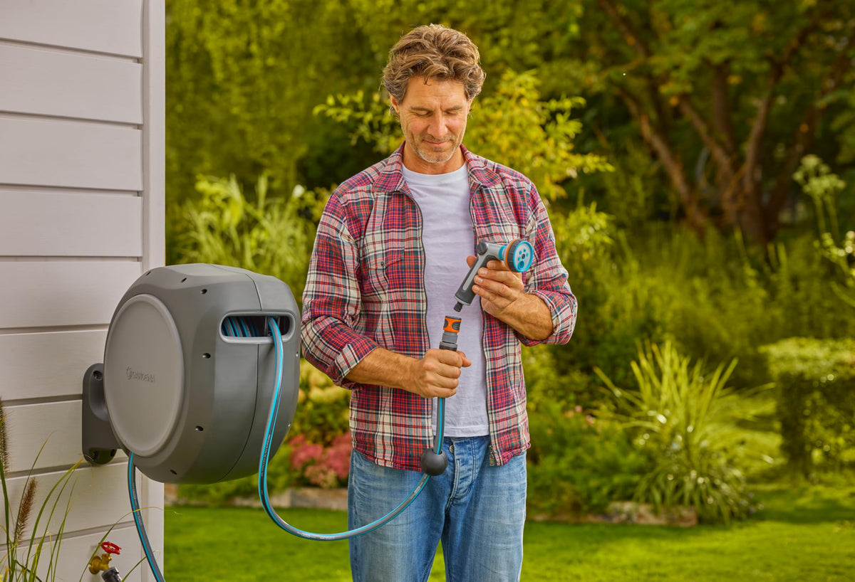 Gardena wall bracket with 180-degree swivel enabling flexible hose positioning.