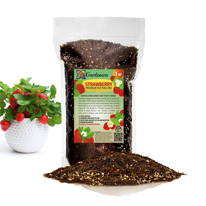 Gardenera Strawberry Potting Mix premium bag close-up showing moisture-retentive peat moss