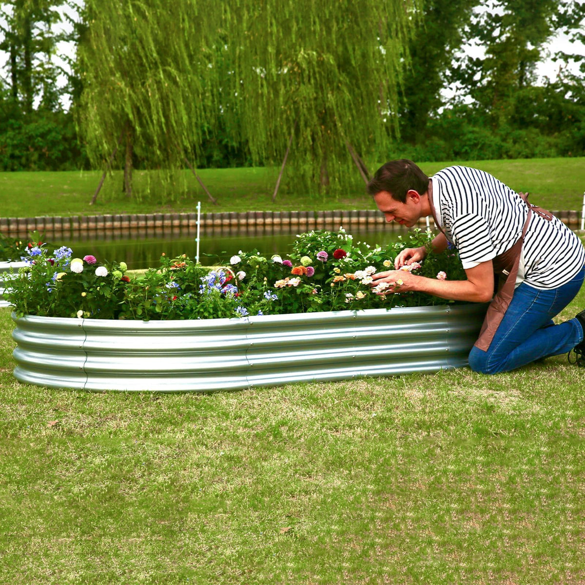 Gartist galvanized steel planter bed in garden setting highlighting durability and long-lasting performance.
