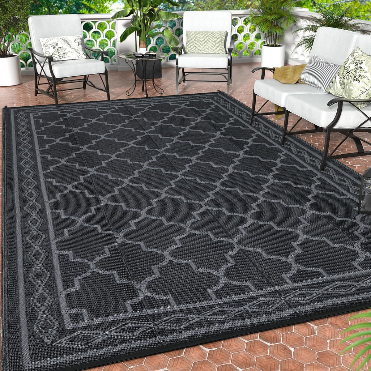 Garvee easy-clean rug resists stains for busy outdoor areas.