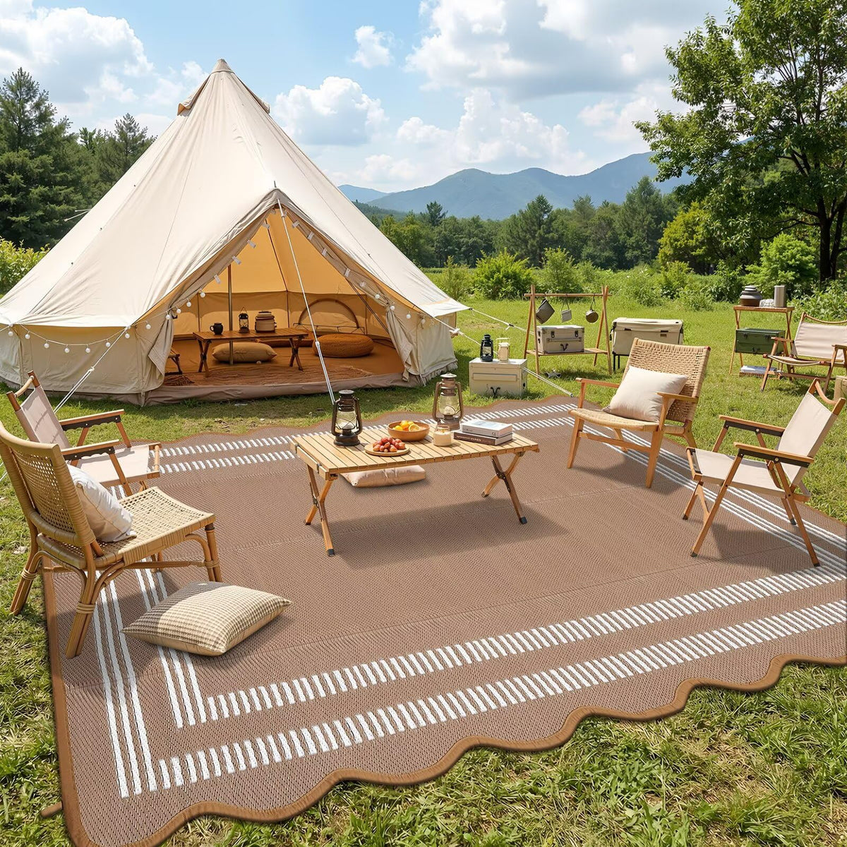Garvee outdoor rug scalloped edge design enhances modern outdoor aesthetics.