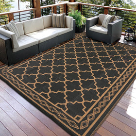 Garvee outdoor rug closeup of waterproof weave highlights durability and quick-dry capabilities.