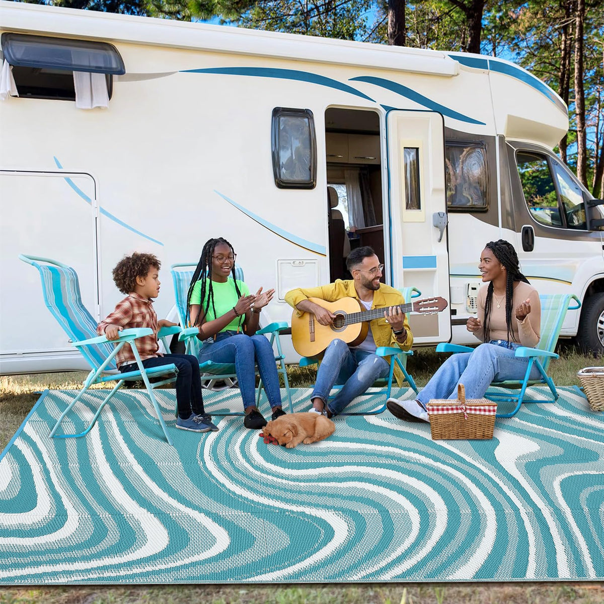 Garvee reversible rug with plastic straw motif enables flexible decor.