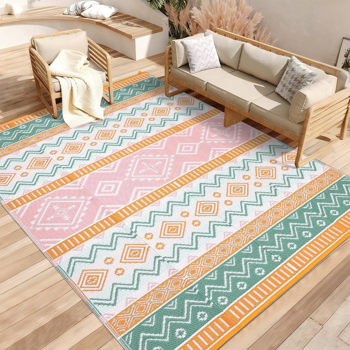 GarveeHome waterproof plastic straw rug resists spills and weather for outdoor use.