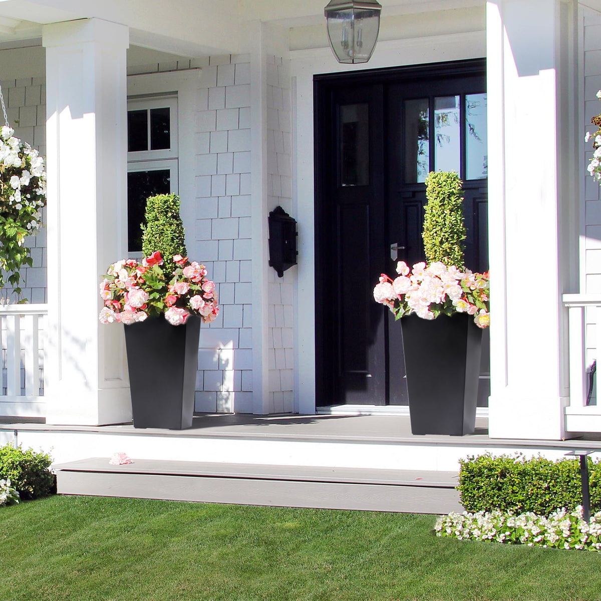 GarveeLife durable plastic planter designed for sun and rain resistance.