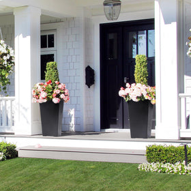 GarveeLife durable plastic planter designed for sun and rain resistance.