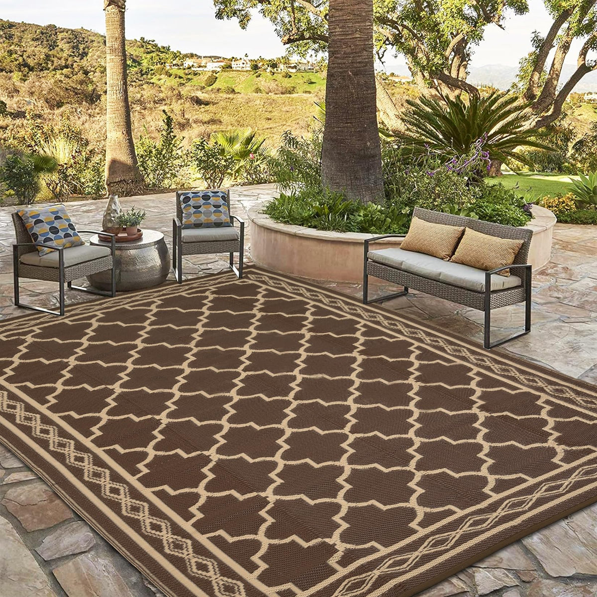 GarveeLife UV-resistant rug resists fading for long outdoor life.