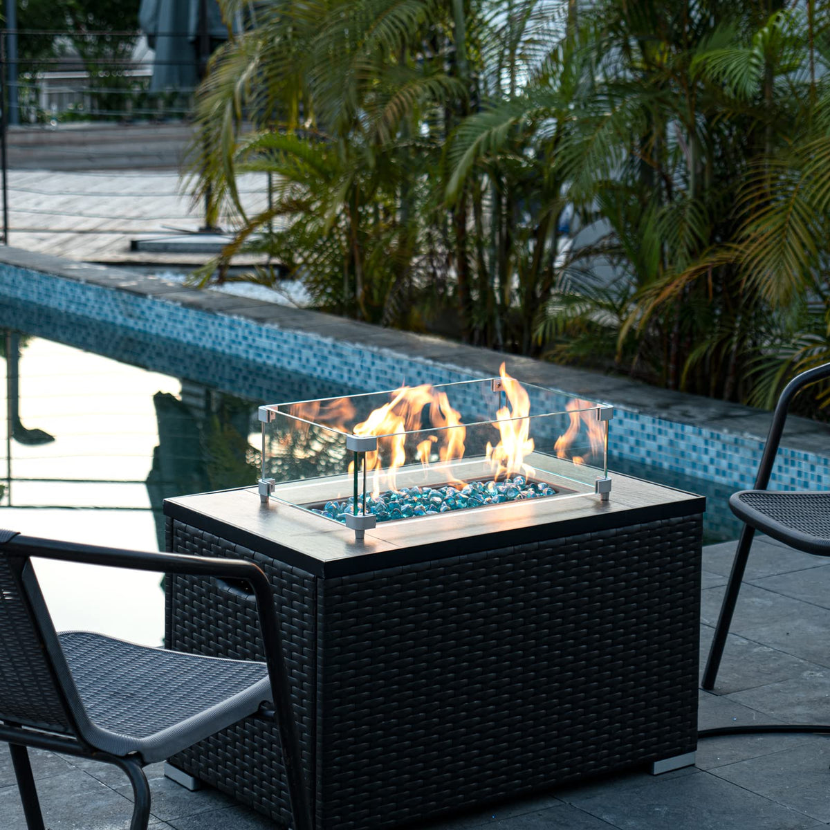 GASPRO Caribbean blue glass rocks cover pit floors neatly