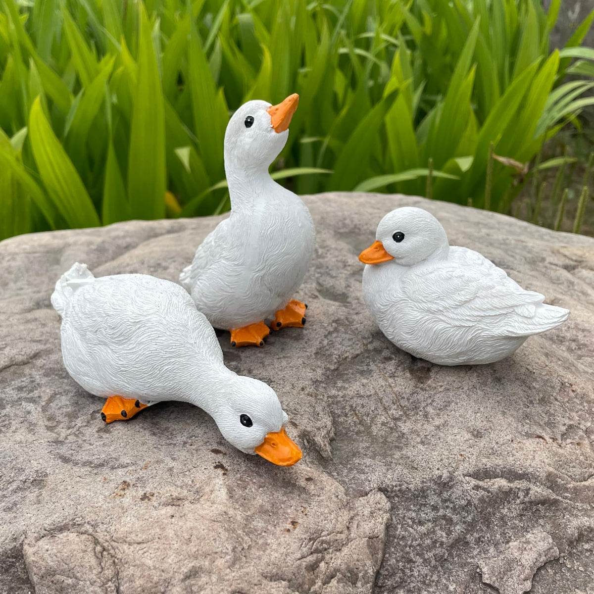 GBHKPLFO duck statue for indoor aquarium adds a playful focal point