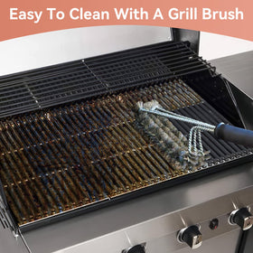 Easy-clean cast iron Gcostar grates simplify post-grill maintenance.