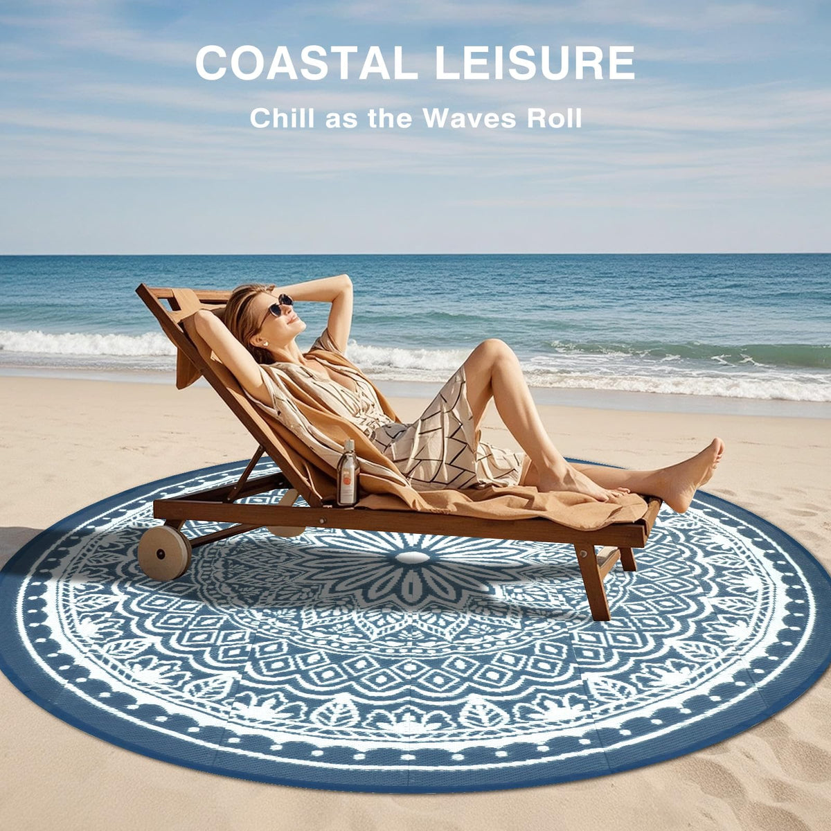 Geanlod blue-white outdoor rug boosts poolside and lawn gatherings.