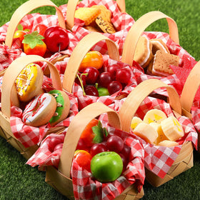 Geelin baskets with napkins used as gift or decoration accents