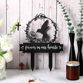 Geelin outdoor plaque for garden display, weather-resistant and durable.