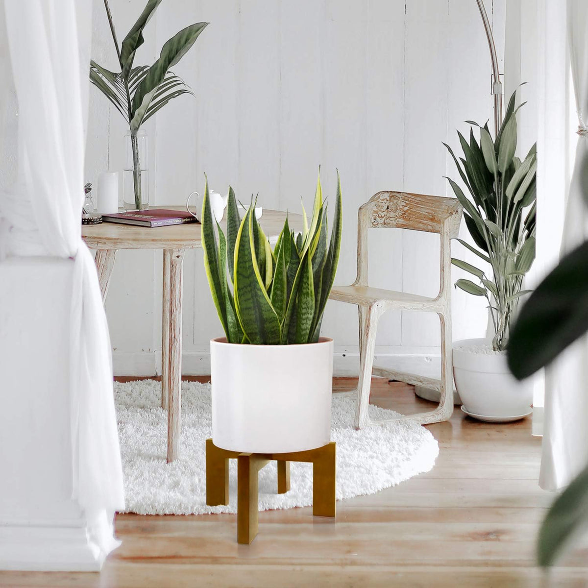 Gendral Forwepup rattan texture stand complements rustic home décor.