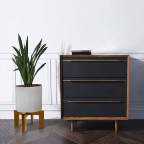 Gendral Forwepup sturdy legs provide lasting support for pots.