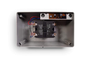 Generac 7006 LED status indicator displaying real-time power management at a glance.