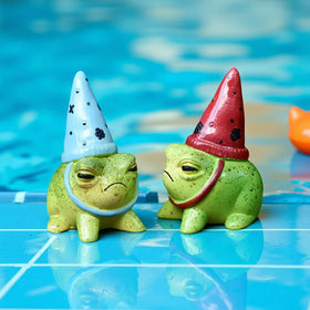Generic weather-resistant frog decor, suitable for outdoor patios and balconies.
