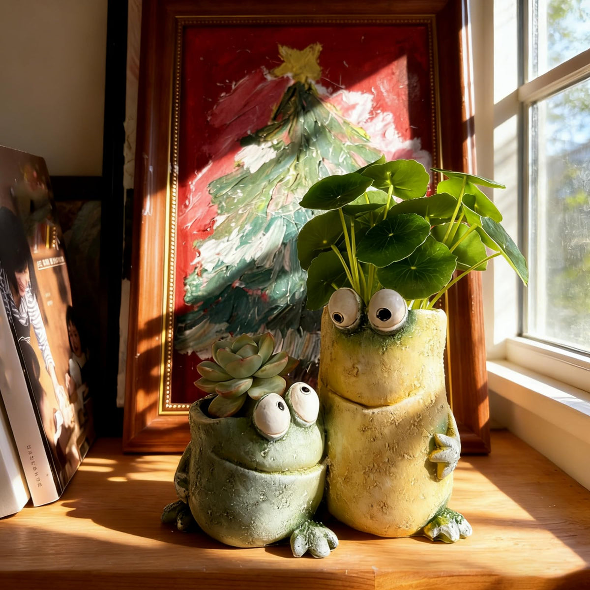 Generic frog planter doubles as desk decor for offices and windowsills.