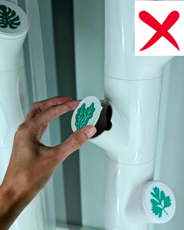 Generic cap creates dust barrier for cleaner nutrient reservoirs.