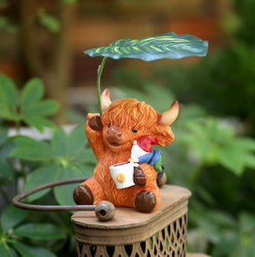 Generic sun-horn sparkle detail adds cheerful personality to the statue.