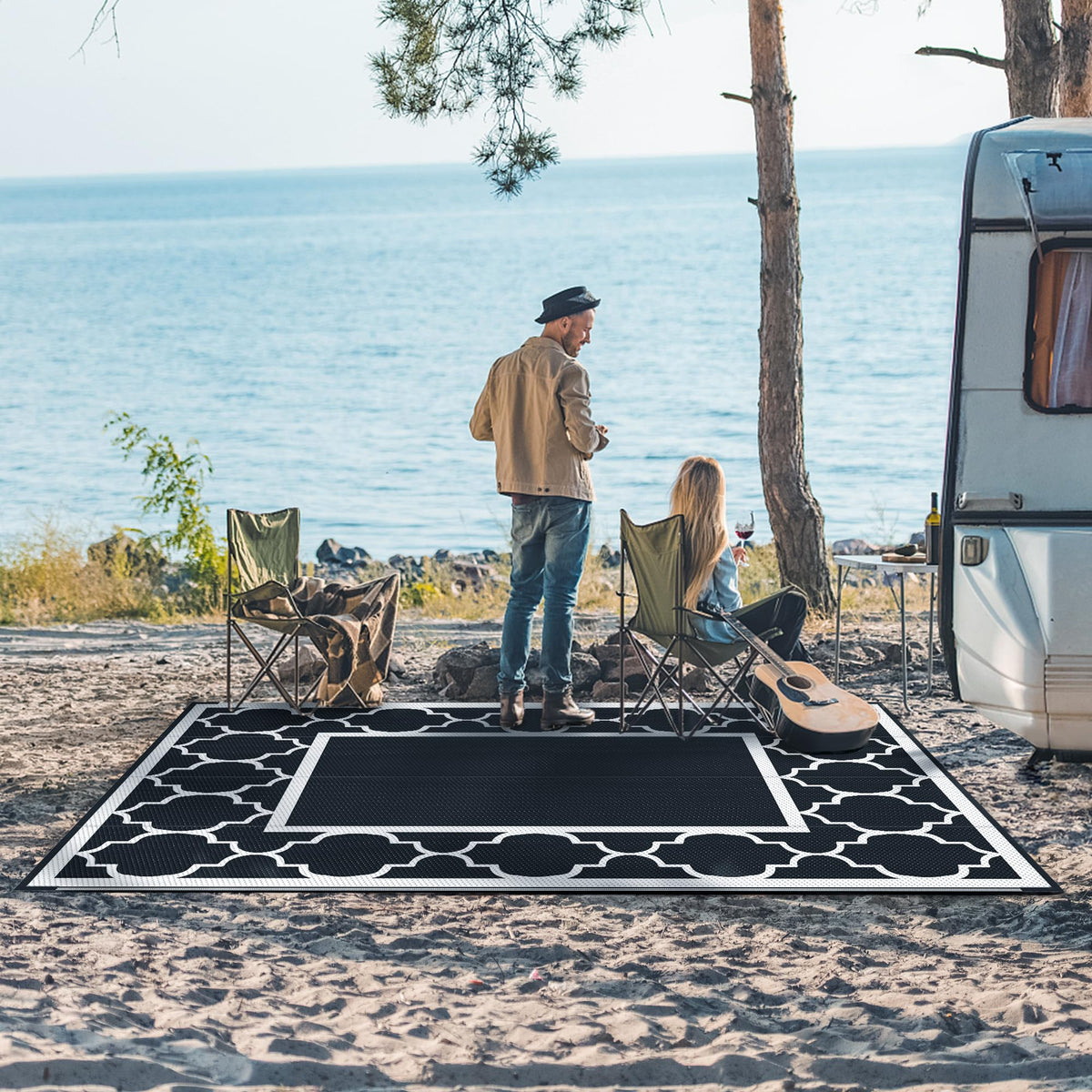 GENIMO blue-white reversible pattern adds modern outdoor style.
