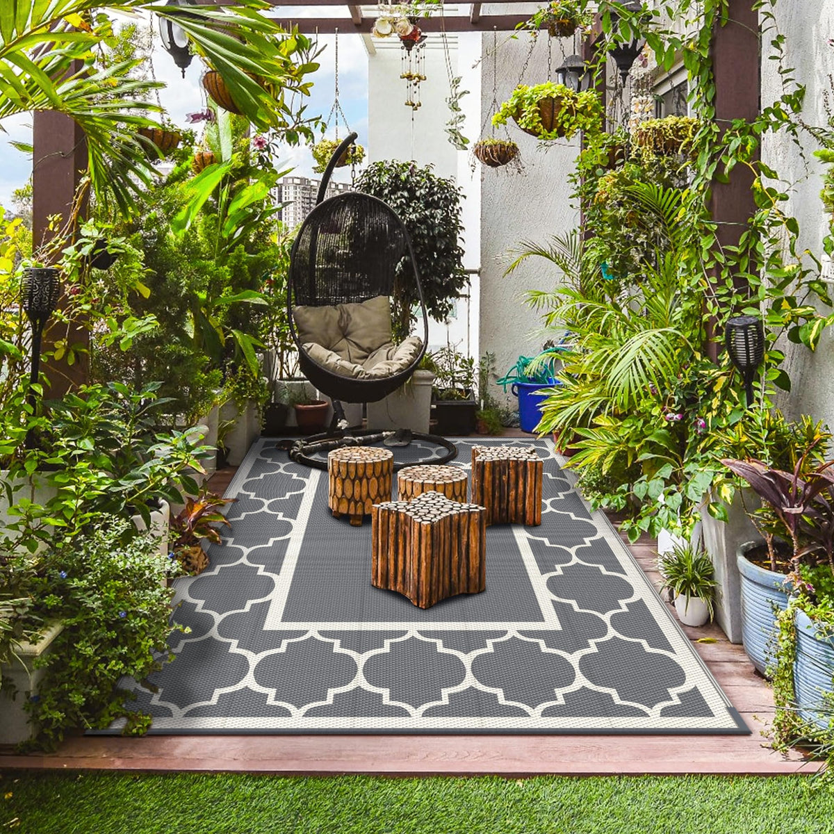 GENIMO dark-tones rug offers stain resistance on busy porches.