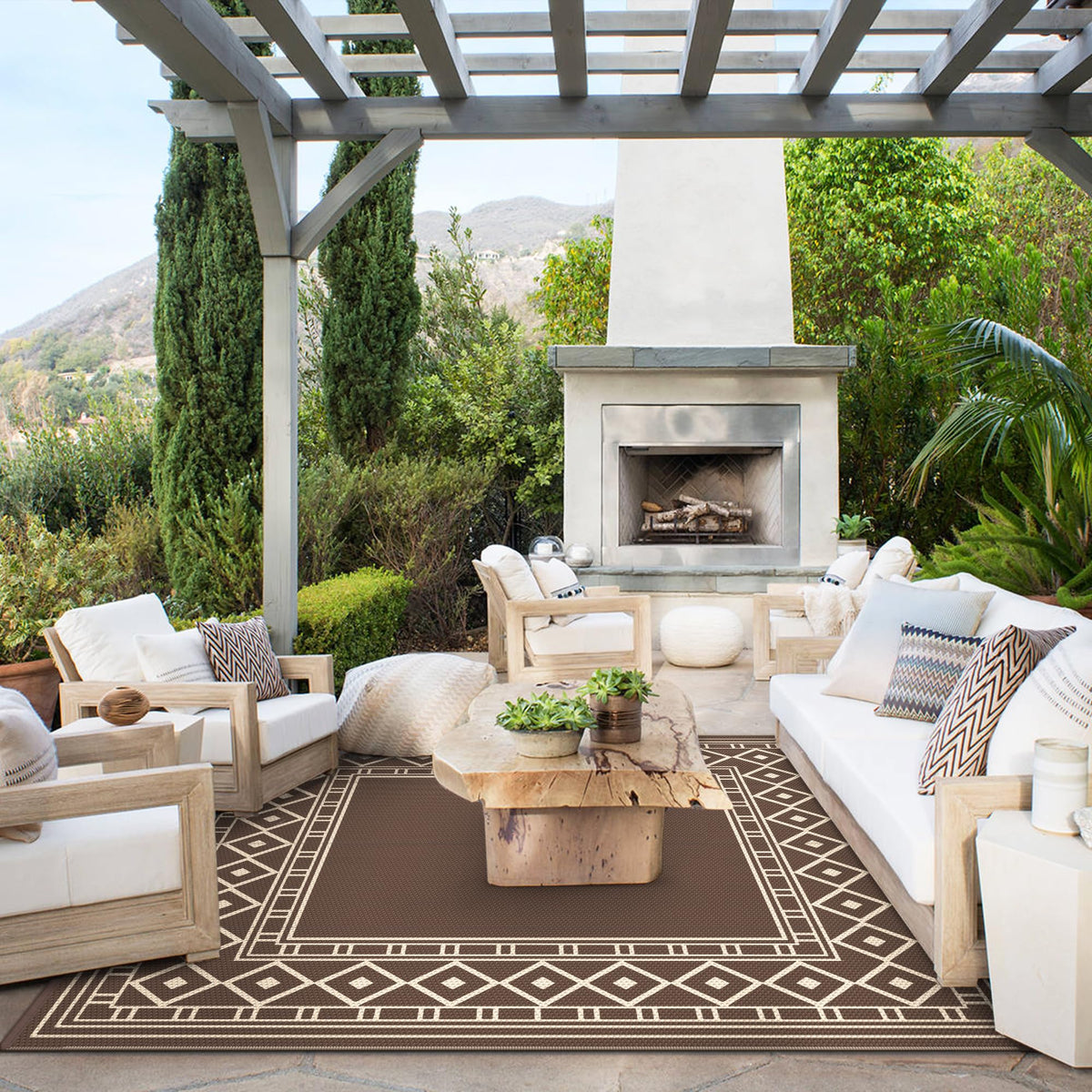 GENIMO geometric center rug with diamond frame for balcony or deck seating